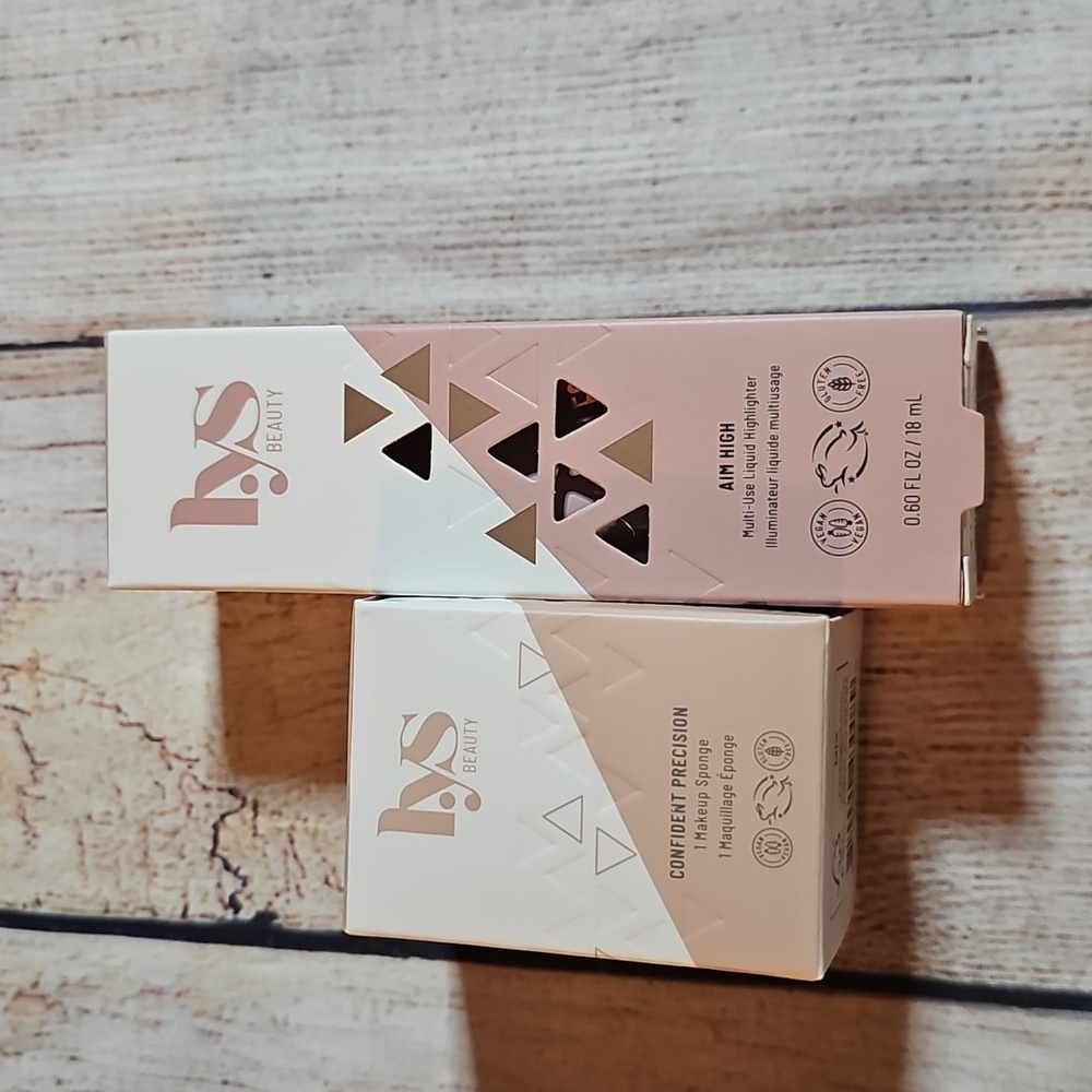 NIB LYS Beauty Multi-use Highlighter & Makeup Sponge